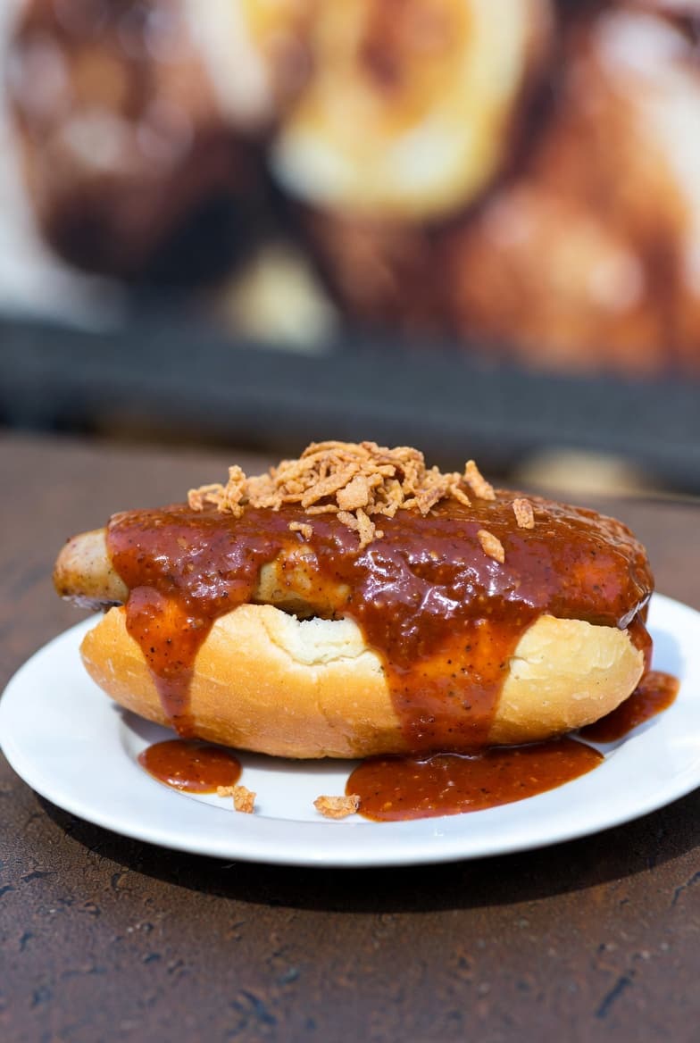 Currywurst mit Brot