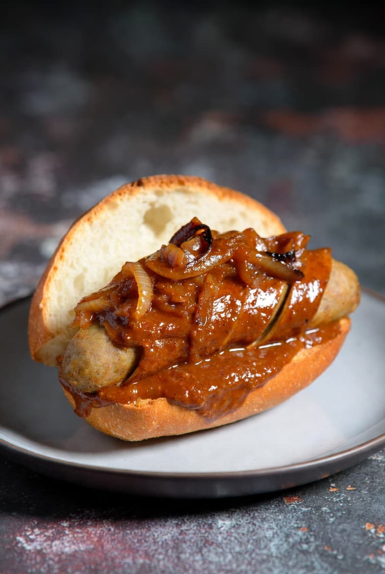 Currywurst mit Brot Vegan